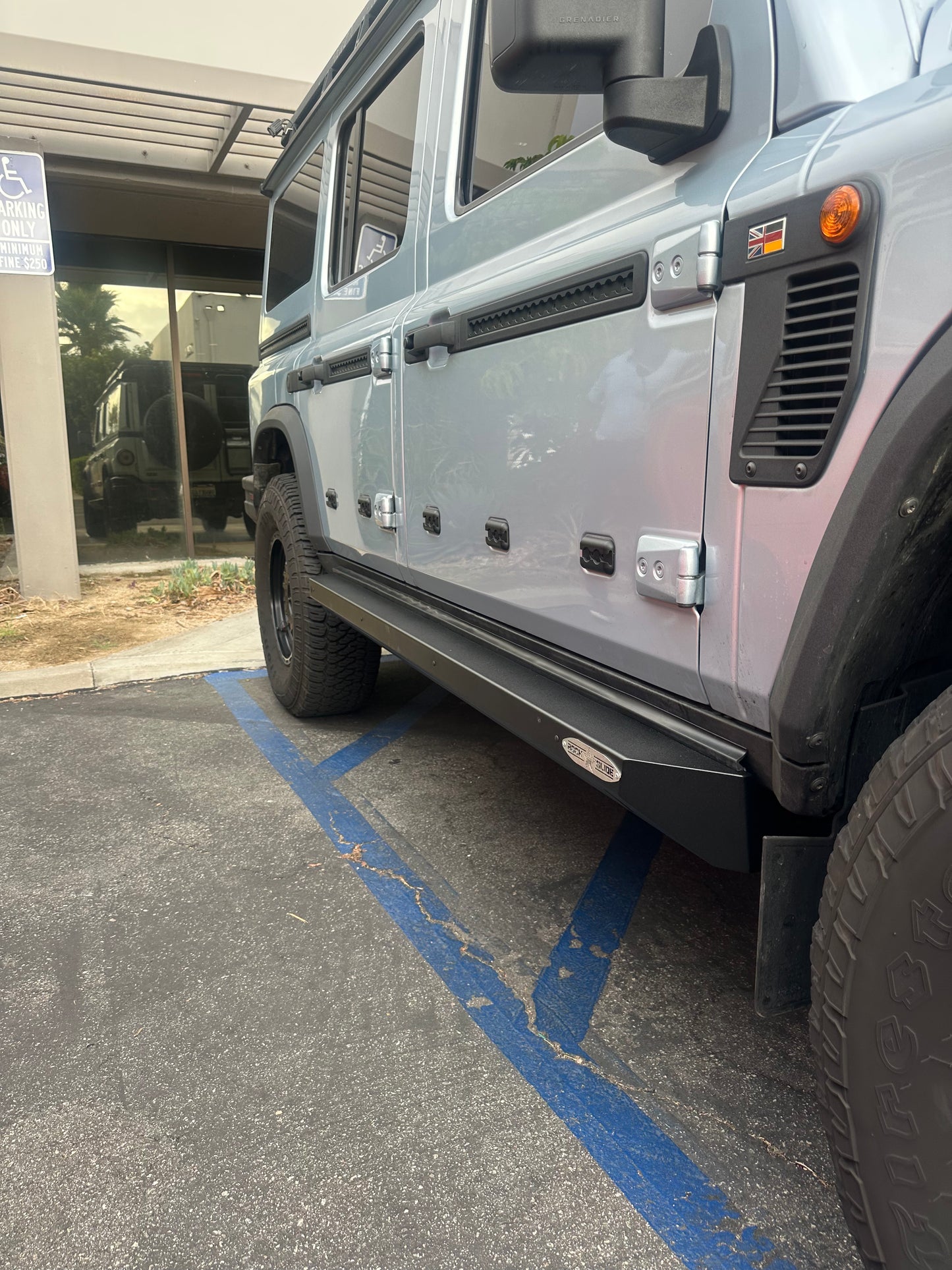 Grenadier Side Steps : Power Retractable Rock Slider+