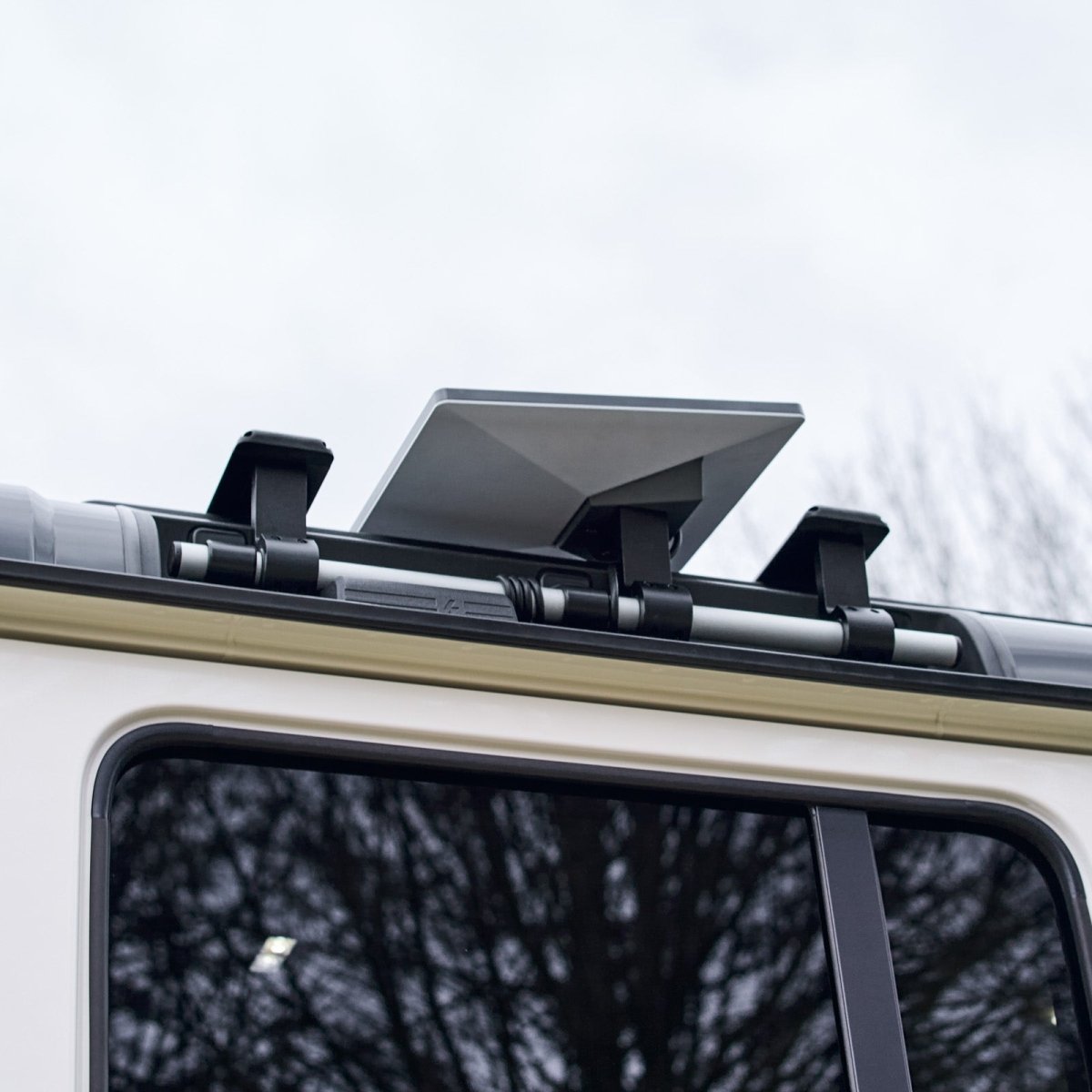 INEOS Grenadier: Starlink Mini Roof Mount v2 – Rail & Kickstand